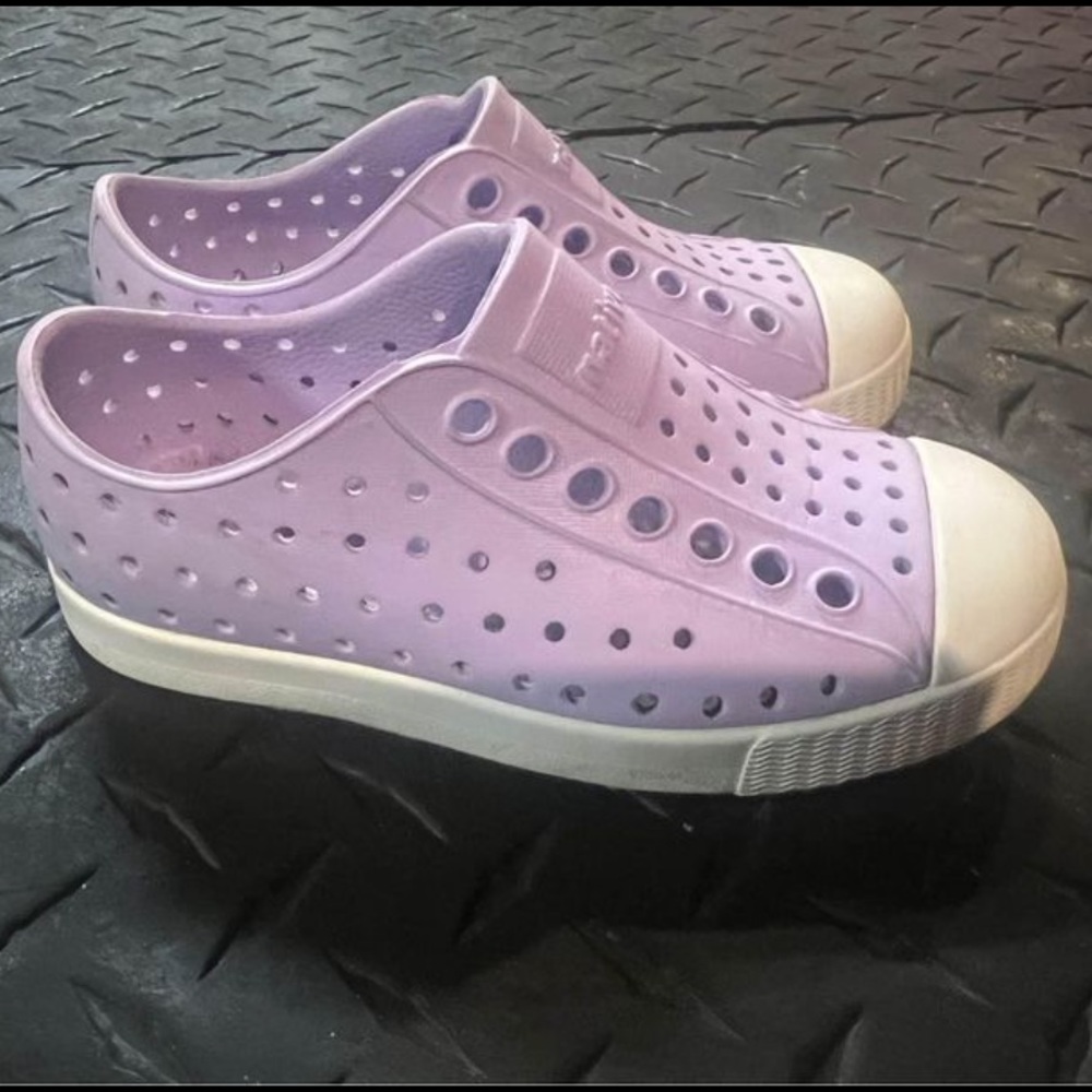 Native Purple Shoe size 8